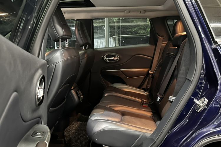 Used Jeep Cherokee 2016 2.4L Leading Edition
