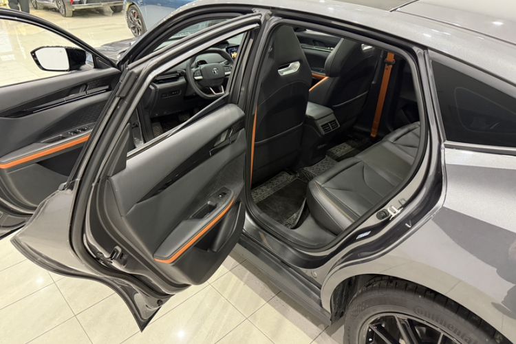 Used Changan UNI-V 2024 1.5T High-Energy Version
