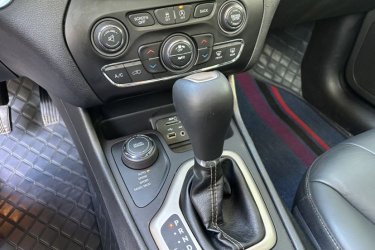 Used Jeep Cherokee 2016 2.4L Superior Edition