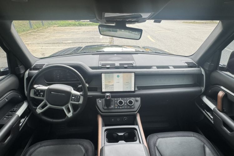 Used Land Rover Defender 2023 110 3.0T P400 X-DYNAMIC HSE Interior 2