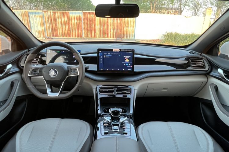 Used BYD Qin PLUS 2024 HONOR Edition DM-i 55KM Leading Model Interior 4