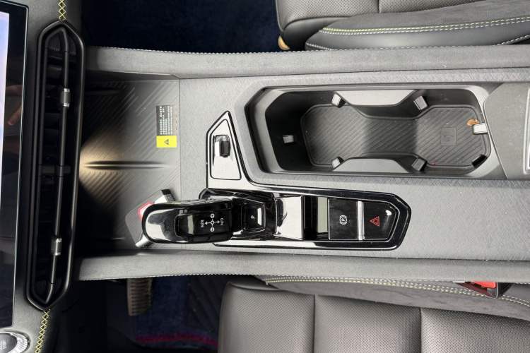 Used Lynk & Co 03 2023 2.0TD DCT JingPro Gear Lever