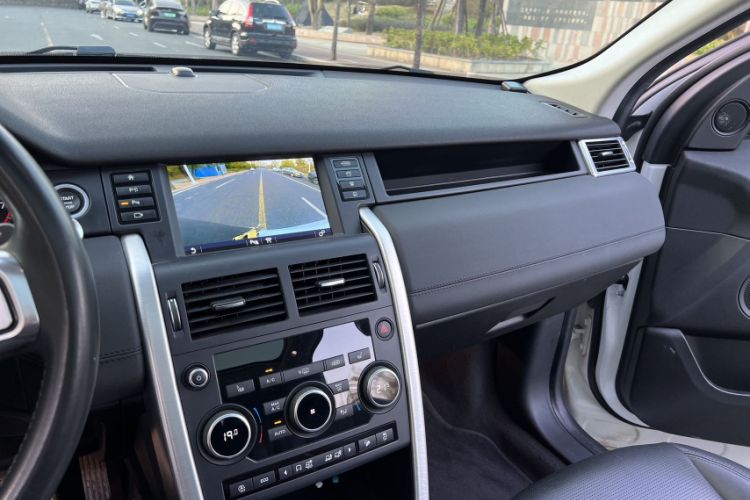 Used Land Rover Discovery Sport 2018 240 PS HSE Version Interior 5