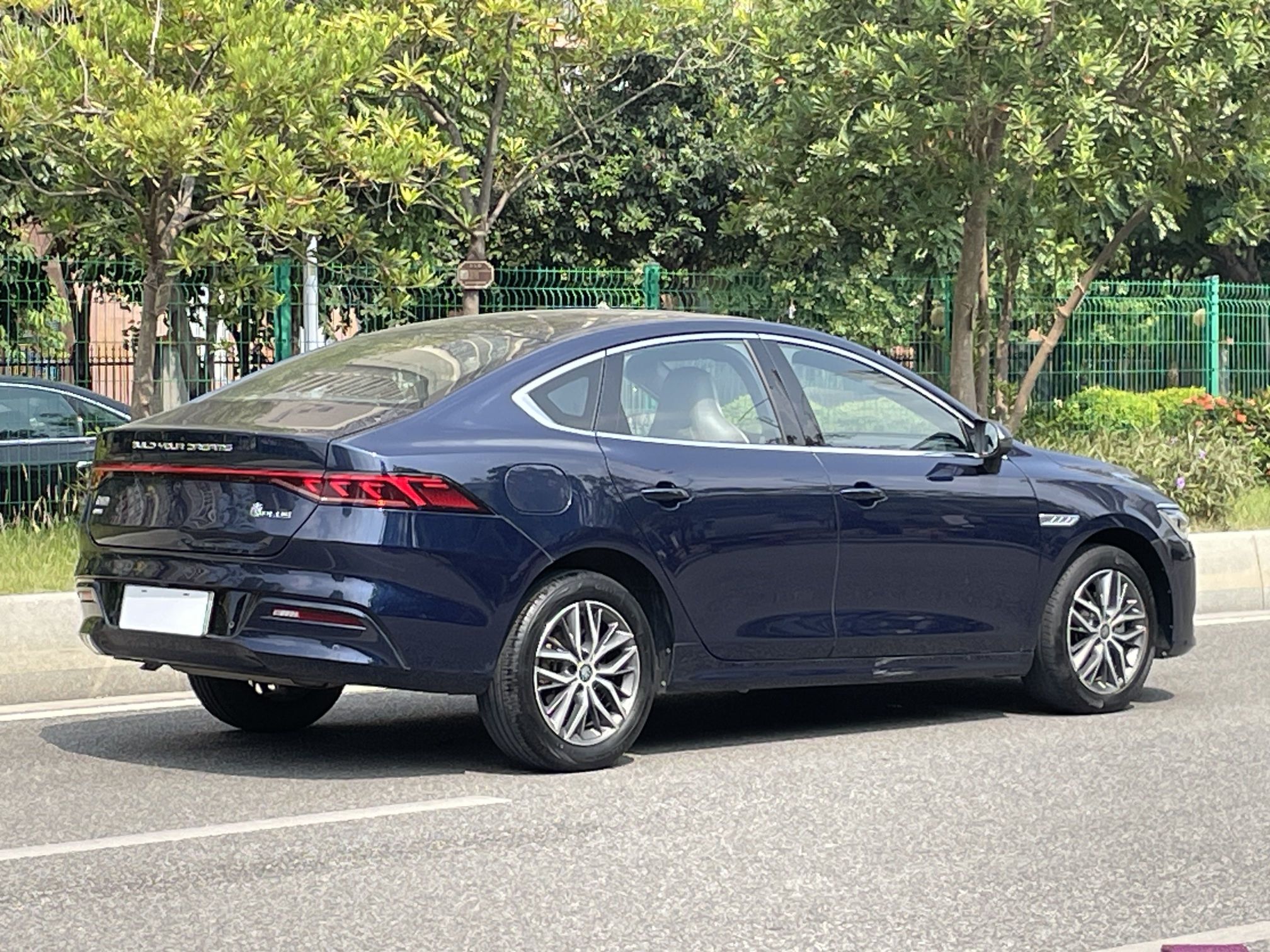 BYD Qin PLUS 2023 Champion Edition DM-i 55KM Superior Model — снимка 16
