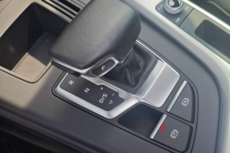 Used Audi A4L 2020 40 TFSI Luxury Dynamic Model Interior 6