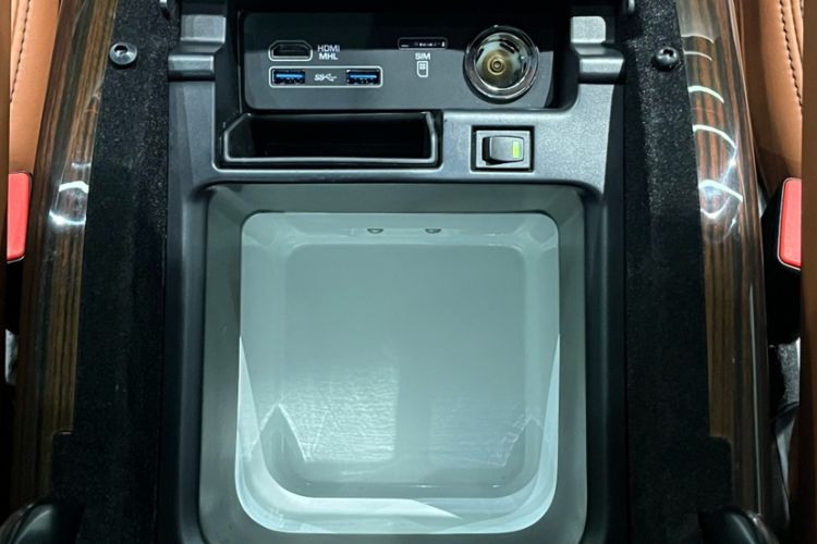 Used Land Rover Range 2017 3.0 SC V6 AB Prestige Extended Edition Interior 3