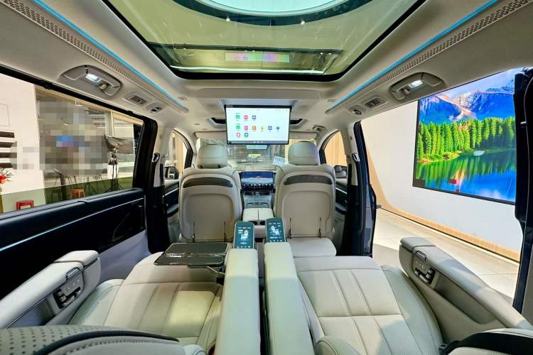 Used GAC Trumpchi Xiangwang M8 2025 Kunkun Series Ultra First-Class Cabin
