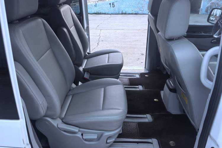 Used JAC Refine M5 2013 2.0T Gasoline Automatic Business Edition
