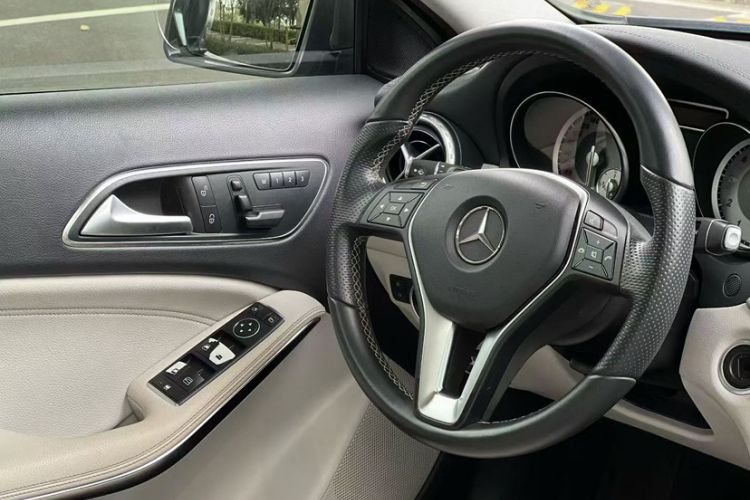 Used Mercedes-Benz GLA 2015 GLA 220 4MATIC Fashion Model