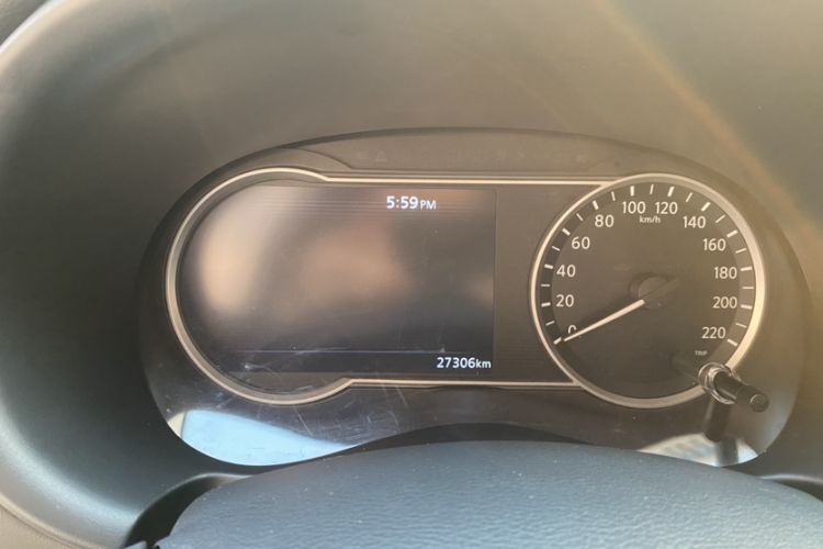 Used Nissan Kicks 2020 1.5L XV CVT Smart Connect Luxury Edition Odometer Close Up