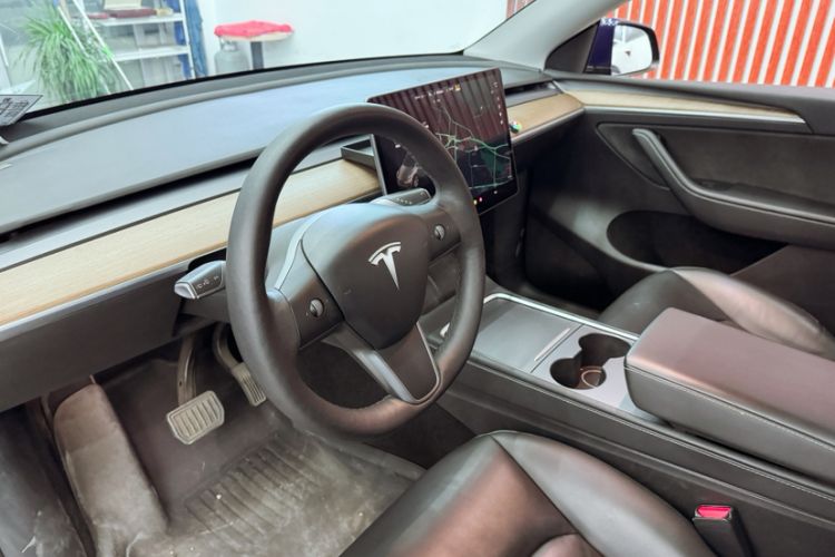 Used Tesla Model Y 2021 Long-Range All-Wheel-Drive Version
