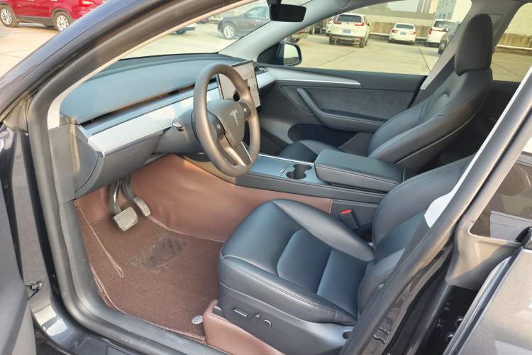 Used Tesla Model Y 2024 Long-Range All-Wheel-Drive Version