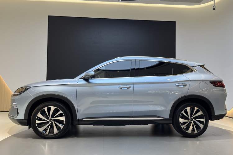 Used BYD Song PLUS New Energy 2024 HONOR Edition DM-i 110km Flagship PLUS
