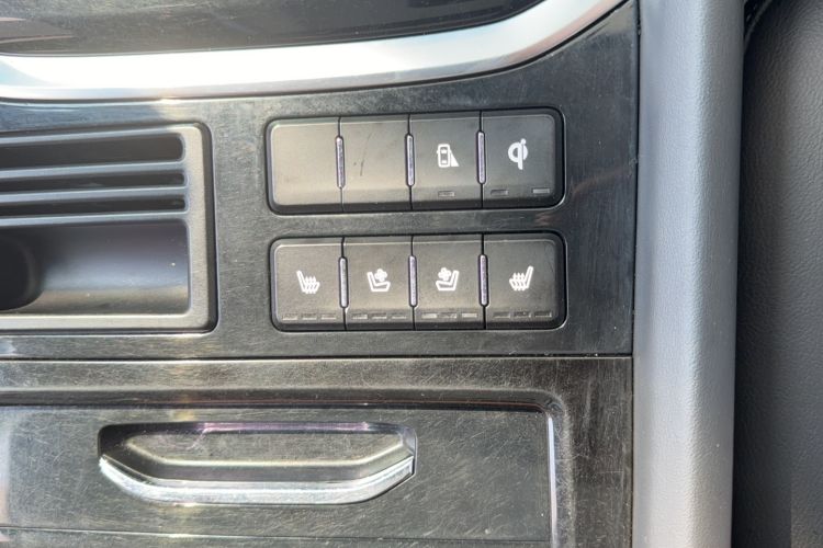 Used GAC Trumpchi GS8 2017 320T Two-Wheel Drive Luxury Smart Connectivity Version (7 Seats)
