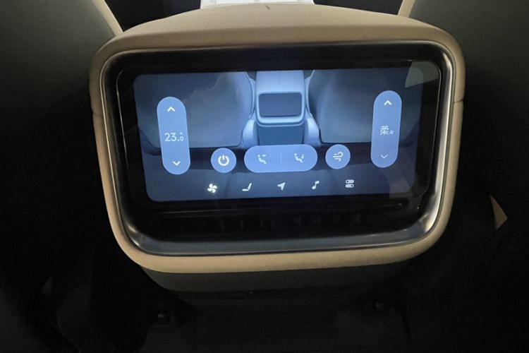 Used Xiaomi Auto YU7 2025 Ultra-Long Range High-Performance All-Wheel-Drive Max Edition
