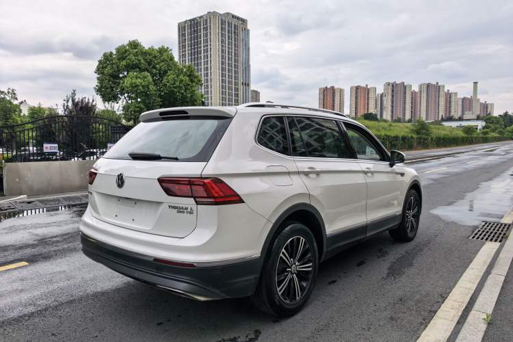 Used Volkswagen Tiguan L 2017 380TSI Automatic All-Wheel-Drive Luxury Edition
