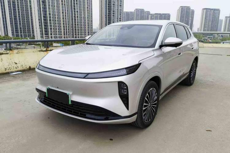 Used Dongfeng Aeolus L8 2025 Model 185KM Dream Edition Front Left 45 Deg