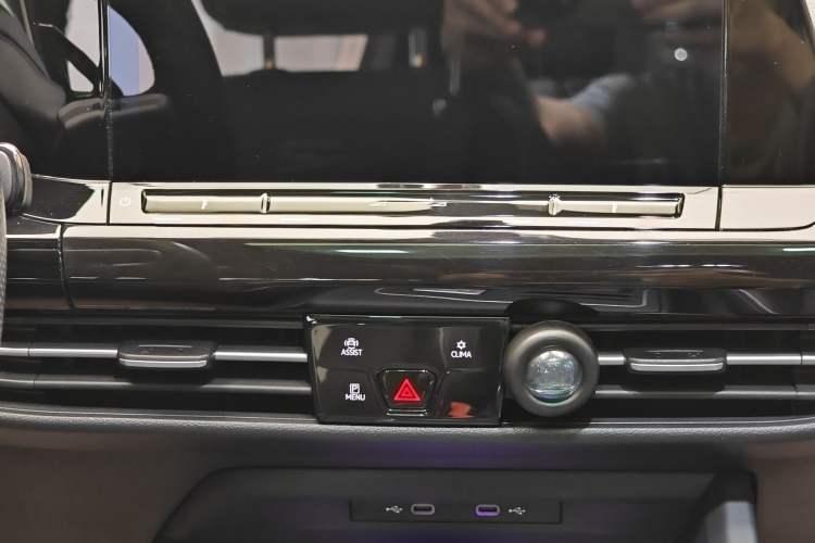 Used Volkswagen Golf 2021 280TSI DSG Pro First Edition Audio And AC Panel