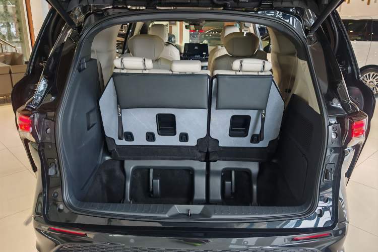 Used Toyota Granvia 2024 2.5L Hybrid Prestige ULTRA Edition