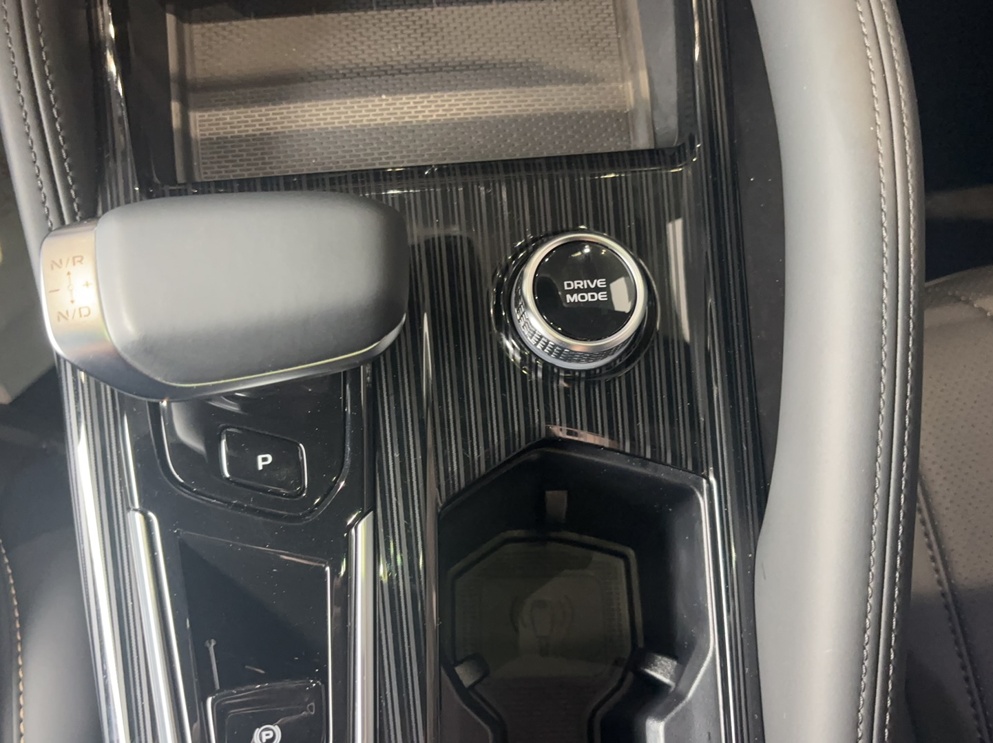 Geely Auto Monjaro L 2024 2.0TD DCT EVO Two-Wheel Drive Long-Range Version — снимка 13