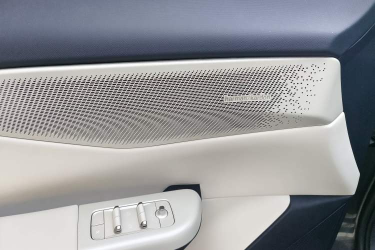 Used Lynk & Co 07 2024 EM-P 126 Long-Range Halo Interior 11