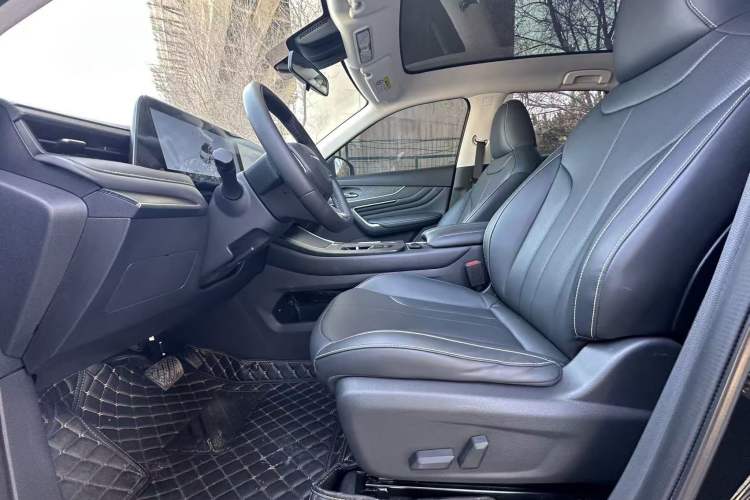 Used Venucia V DD-i 2023 110 km iE Version Exterior 4