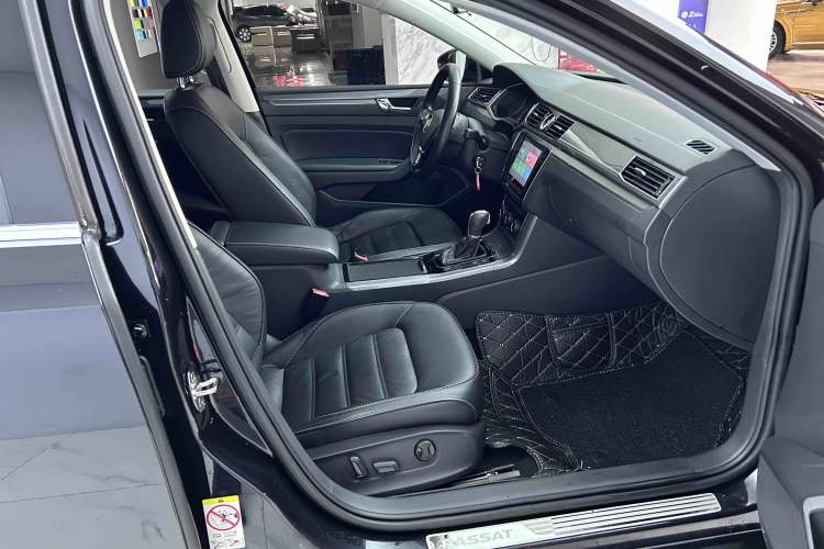 Used Volkswagen Passat 2016 330TSI DSG Luxury Edition Right Front Seat