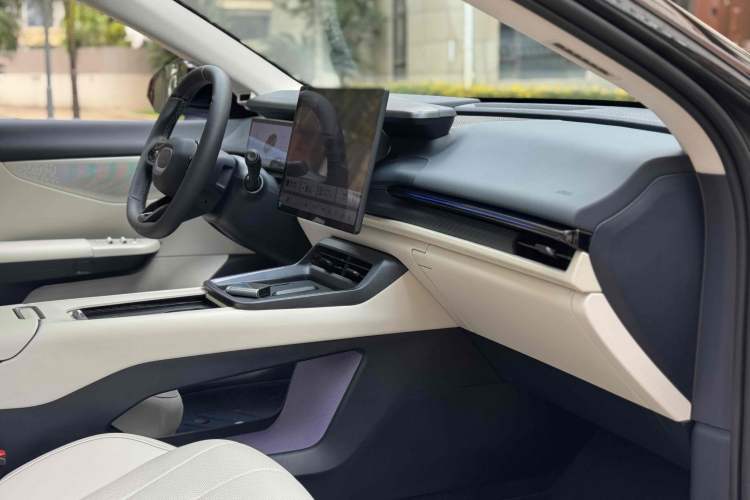 Used Lynk & Co 07 2024 EM-P 126 Long-Range Ultra
