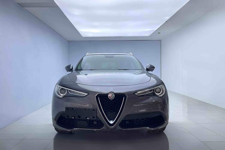 Used Alfa Romeo Stelvio 2017 2.0T 200HP Luxury Edition Exterior 1
