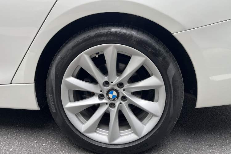 Used BMW 3 Series GT 2019 320i Sport Edition Exterior 9