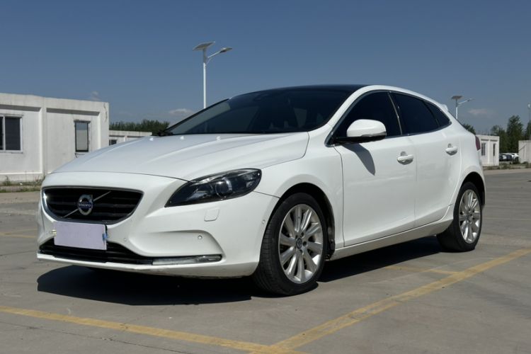 Used Volvo V40 2015 1.6T Zhiya Edition