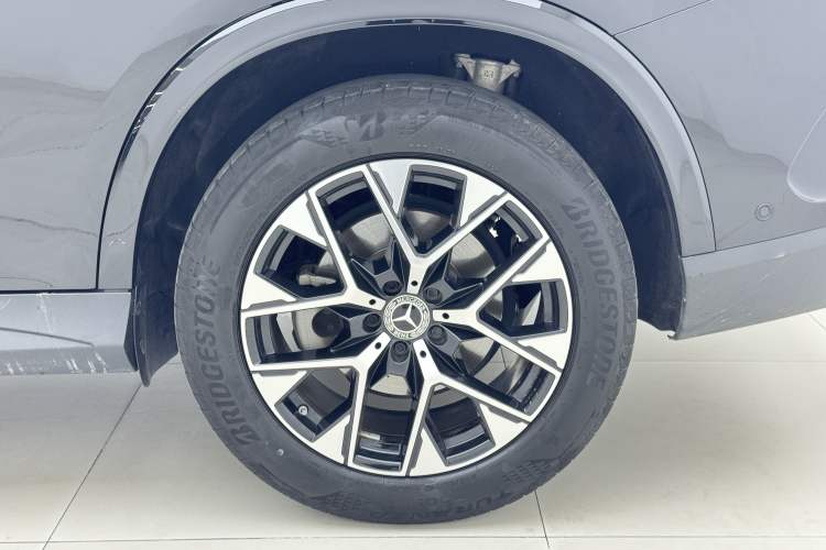 Used Mercedes-Benz GLC 2023 GLC 260 L 4MATIC Luxury Model 5 Seats Exterior 4