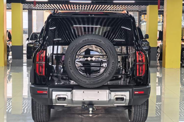 Used Formula Leopard 5 2023 Navigator Edition
