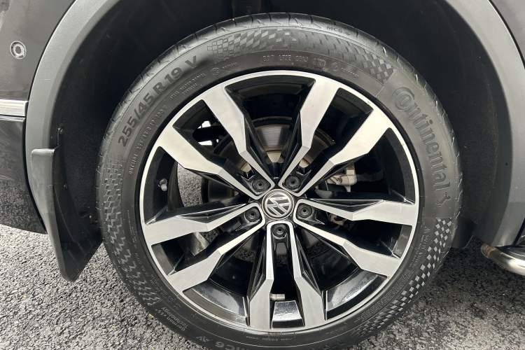 Used Volkswagen Tiguan L 2020 330TSI Automatic Two-Wheel Drive R-Line Flagship Version China VI Standard Exterior 9