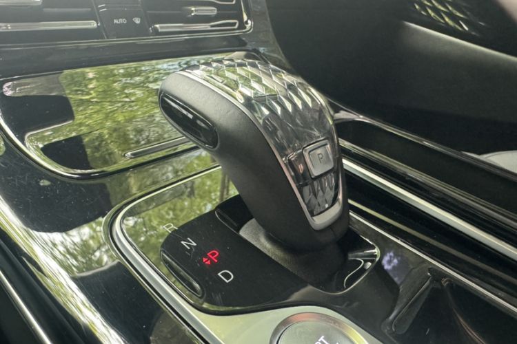 Used GAC Trumpchi M8 2024 Master Series 400T Prestige Edition Gear Lever