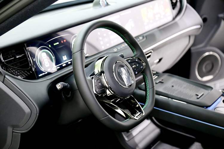 Used VOYAH FREE 2025 318 259 km All-Wheel-Drive Exploration Edition Interior 2