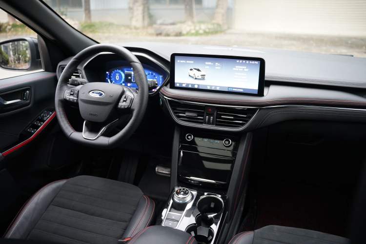 Used Ford Escape 2023 EcoBoost 245 Four-Wheel Drive ST-LINE Pro Trim