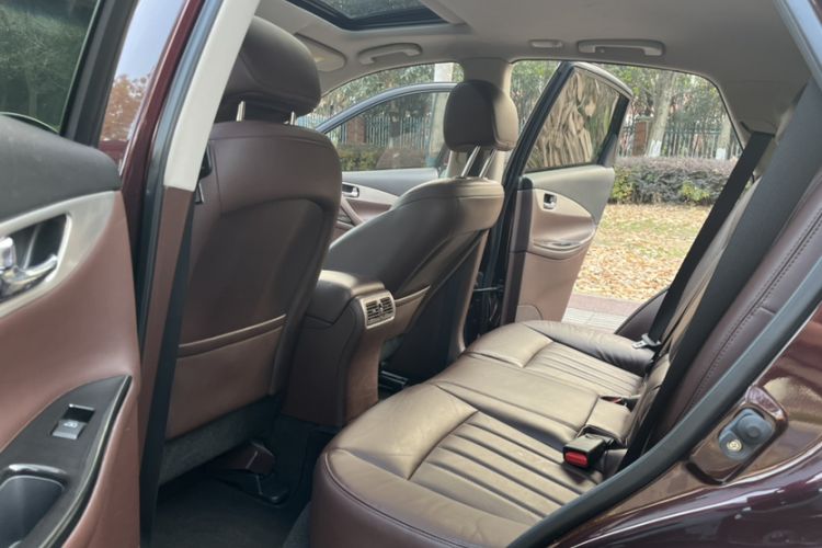 Used Infiniti QX50 2013 2.5L Two-Wheel-Drive Elegant Edition