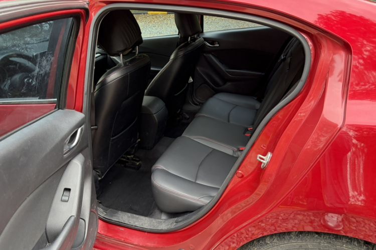 Used Mazda 3 Axela 2014 Sedan 1.5L Automatic Comfort Model