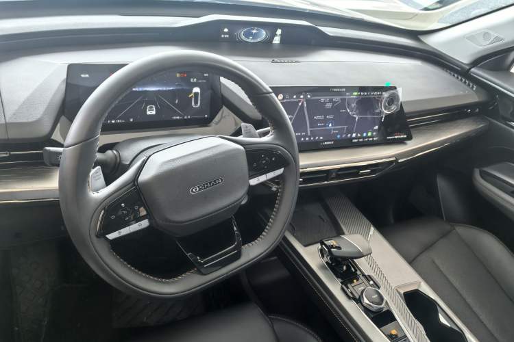 Used CHANGAN OSHAN Z6 2023 Blue Whale 1.5T DCT Smart-Led City Edition