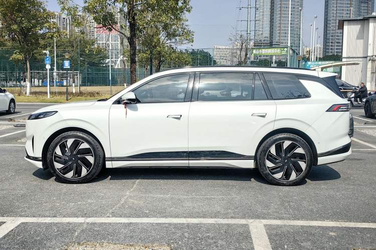 Used Dongfeng eπ eπ008 2024 636Max All-Electric Version 6 Seats