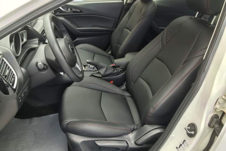 Used Mazda 3 Axela 2014 Sedan 1.5L Automatic Luxury Model
