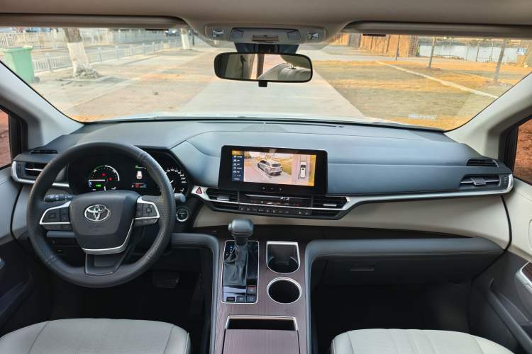 Used Toyota Granvia 2024 2.5L Hybrid Comfort Edition