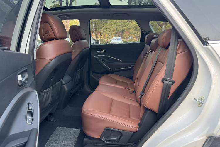 Used Hyundai Grand SantaFe 2013 3.0L 7-Seater 4x4 Flagship Edition
