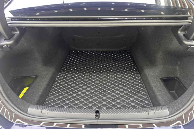 Used BMW 5 Series 2024 530Li Leading Model M Sport Package