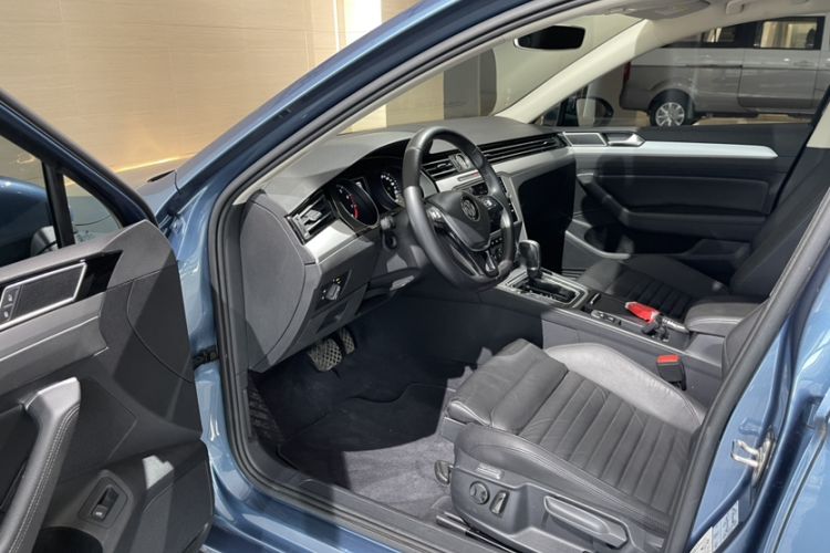 Used Volkswagen Variant 2018 380TSI Two-Wheel Drive Comfort Edition