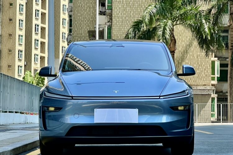 Used Tesla Model Y 2025 Rear-Wheel-Drive Version