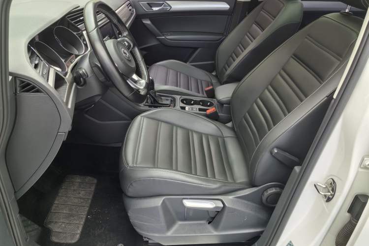 Used Volkswagen Touran 2018 Volkswagen Touran L 280TSI DSG Comfort Edition 7 Seats China VI Standard