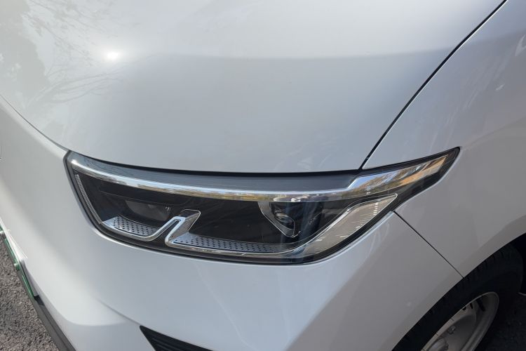 Used Wuling Yangguang 2024 300KM Comfort Version Passenger Van 75kW
