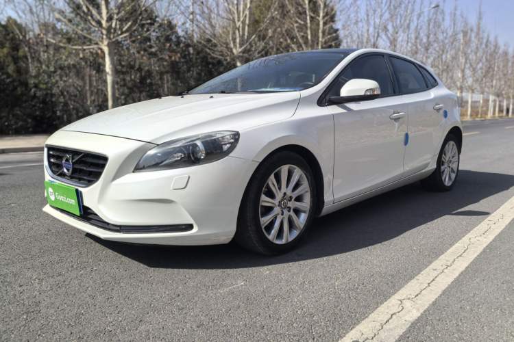 Used Volvo V40 2015 1.6T Zhiyi Edition